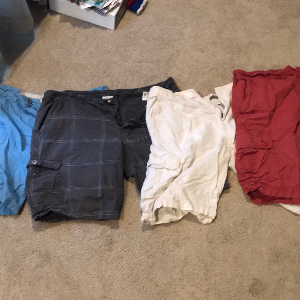 Lot of men’s cargo shorts